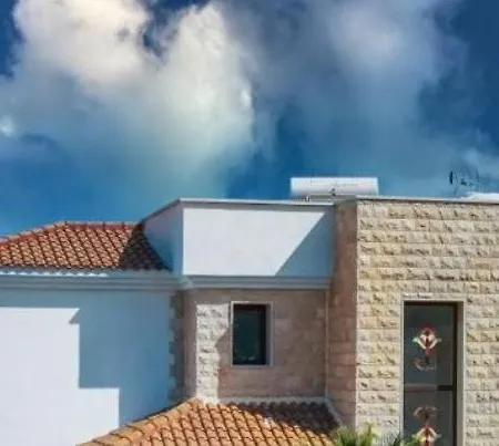 Holiday home Prostrana Vila Za Obiteljski Odmor Makarska