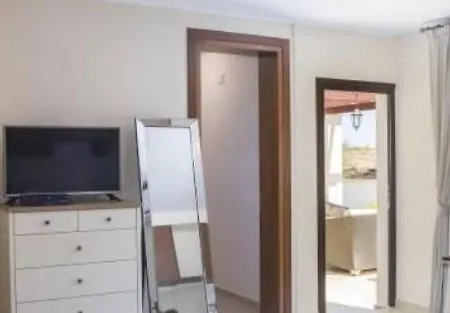 Prostrana Vila Za Obiteljski Odmor Holiday home *